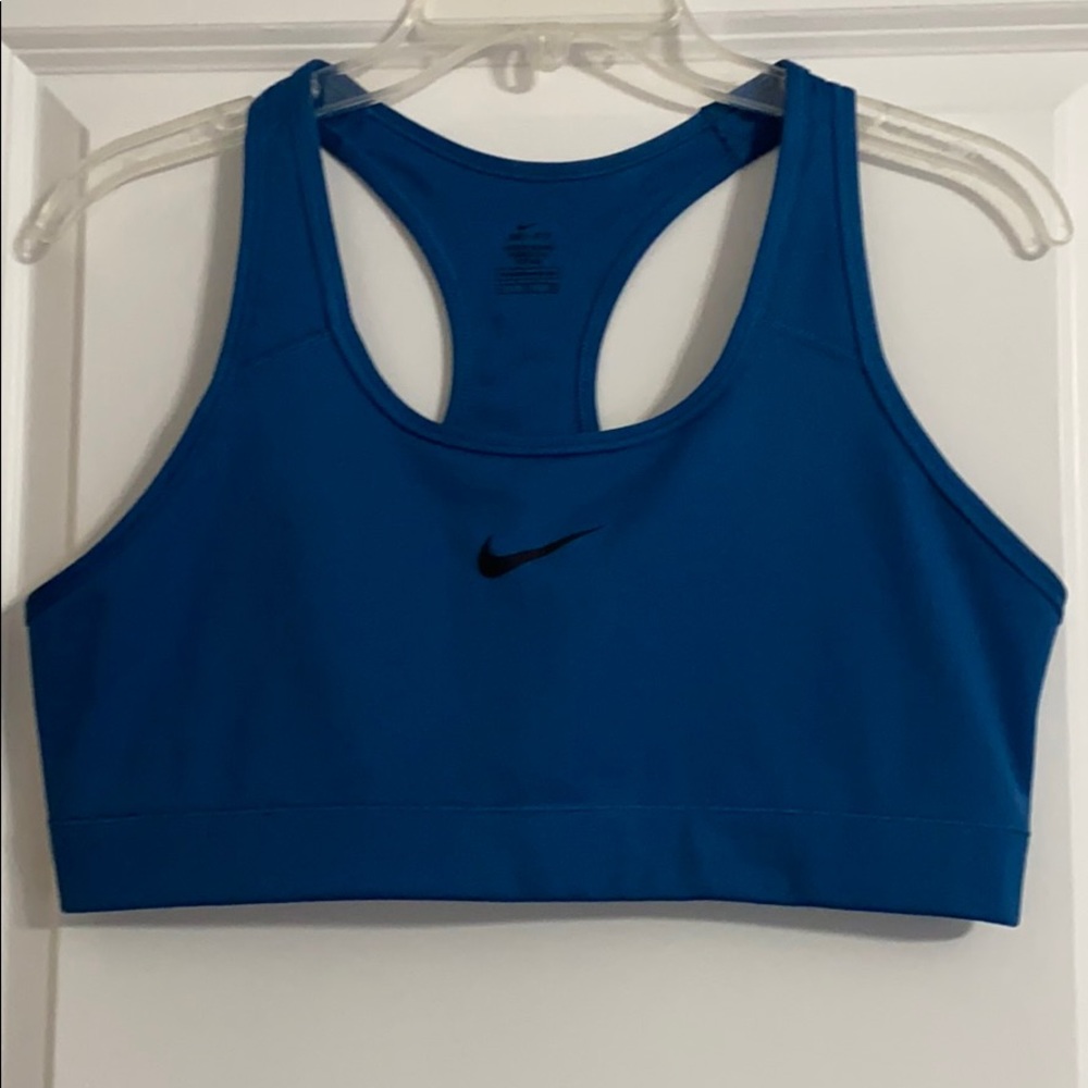 Nike Classic Swoosh Sports Bra